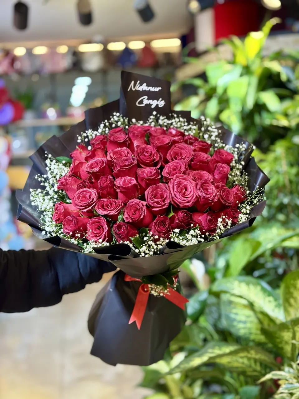 Asil Aşk — Siyah Ambalajda Kırmızı Gül